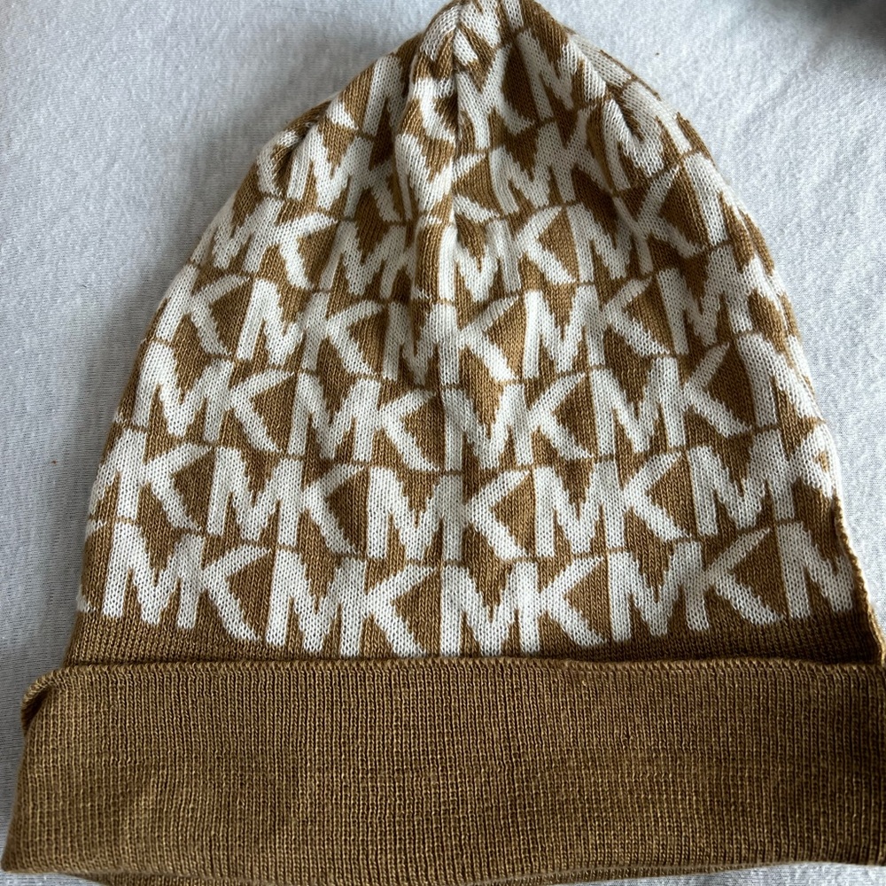 MICHAEL Michael Kors Tan and White Knit Beanie
